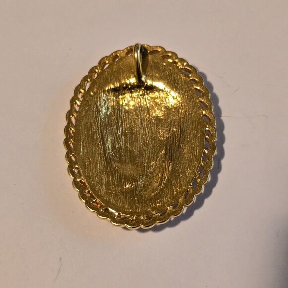 Vintage Gold and Black Cameo Pendant – Classic Silhouette Jewelry - Picture 5 of 5